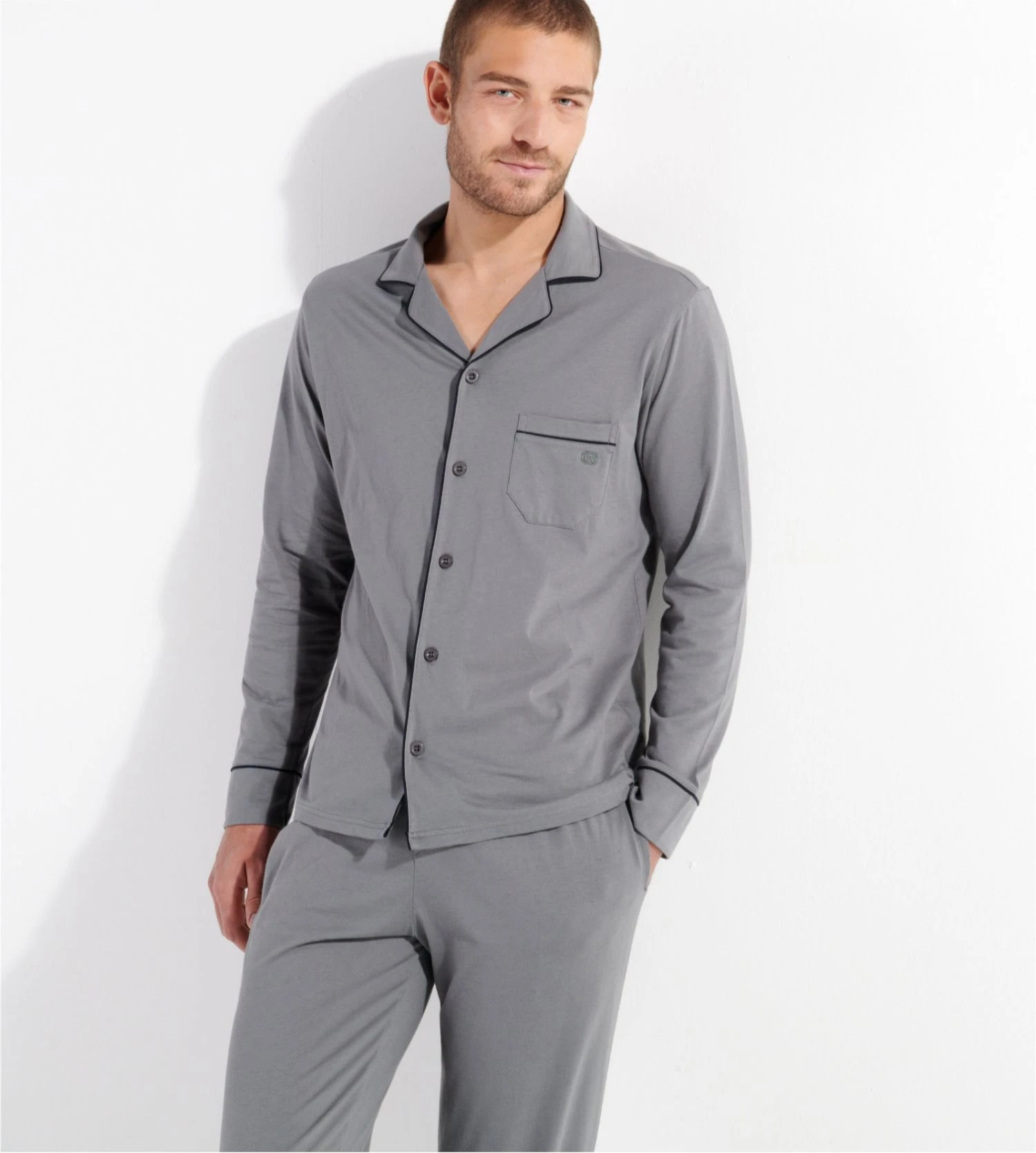 Pyjama élégant avec chemise ALBERT Gris Hom Pyjama élégant Avec Chemise ALBERT Gris -Lingerie Sipp Boutique albert pyj long ent boutonne gris oozu gris 2