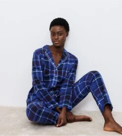 Triumph Pyjama 100% Coton à Carreaux Bleu Pour Femme Boyfriend -Lingerie Sipp Boutique boyfriend pyjama a carreaux bleu fonce 5