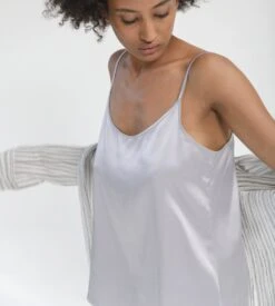 Caraco En Satin De Soie Stretch Argento -Lingerie Sipp Boutique caraco en satin de soie stretch 270 argento 2