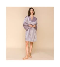 Déshabillé Kimono En Satin Lilac Haze -Lingerie Sipp Boutique deshabille kimono en satin lilac haze 308 3