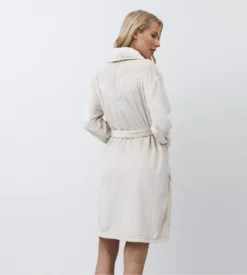 Peignoir Doux Femme En Pilou Uni Beige Crème -Lingerie Sipp Boutique peignoir col chale pilou uni beige creme 2