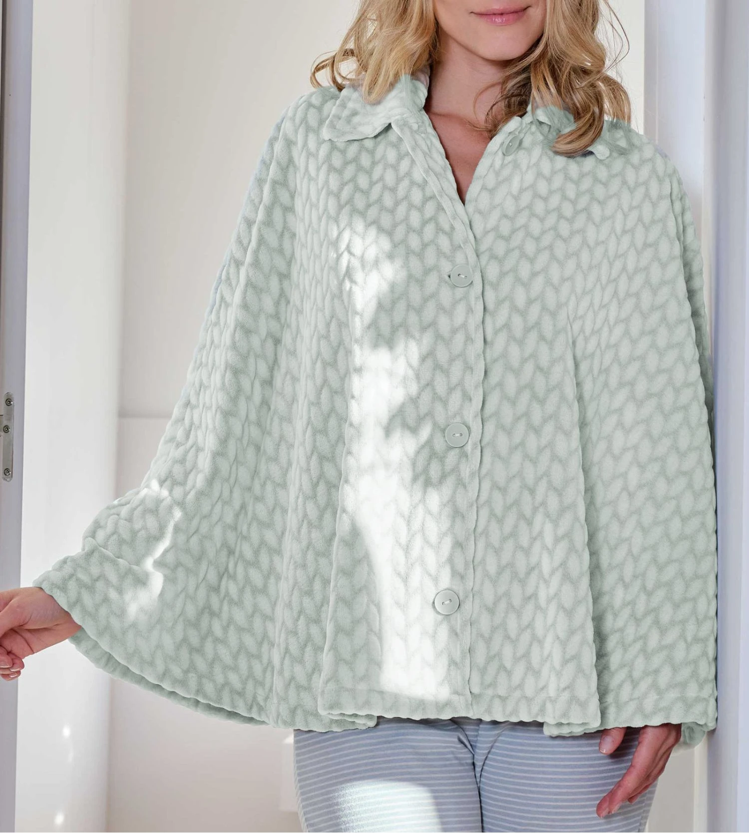 Poncho boutonné pilou Vert Clair Poncho Boutonné Pilou Vert Clair -Lingerie Sipp Boutique poncho cape bout pilou uni p38 epi