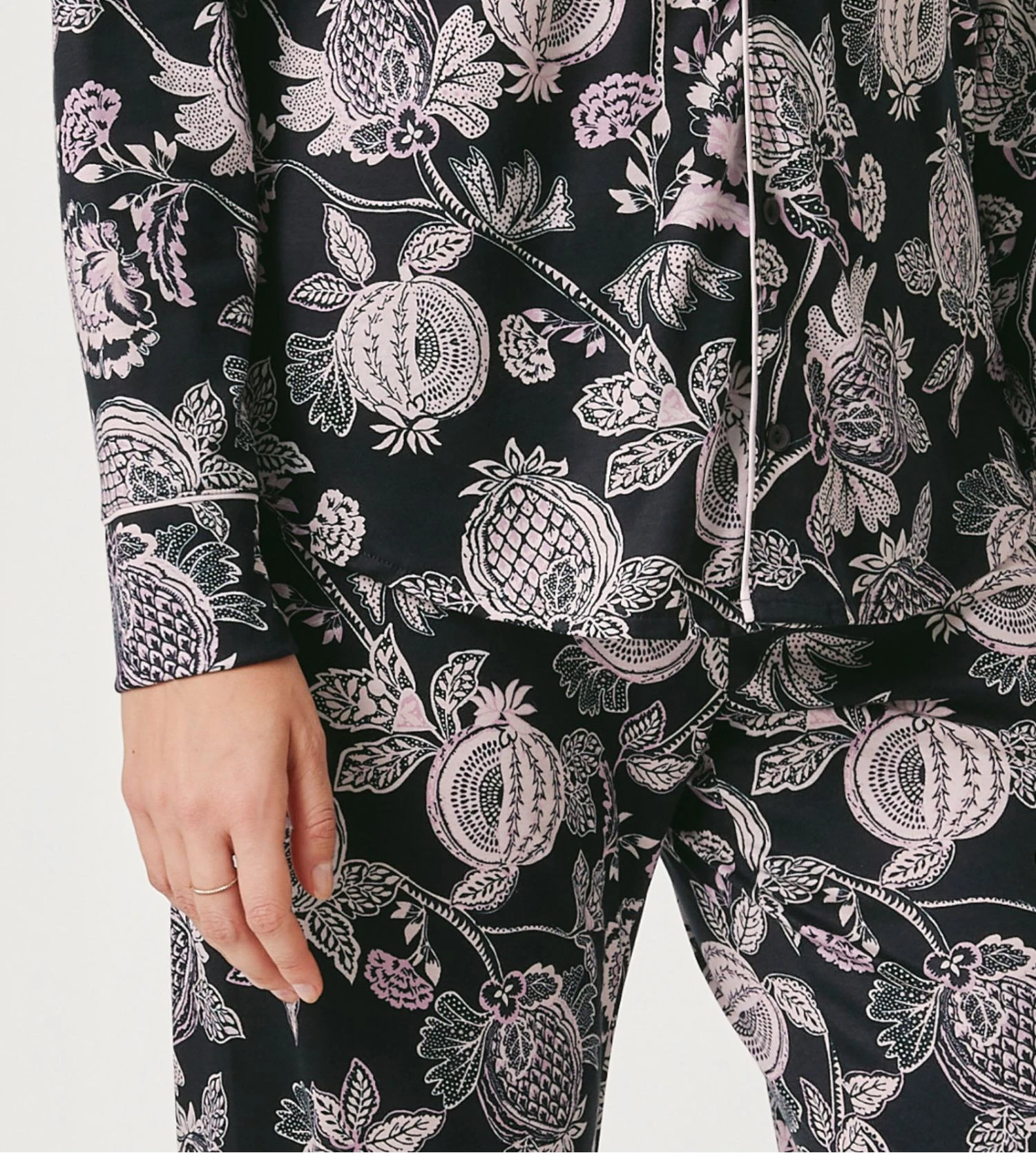 Pyjama femme droit Moonlight Dreams imprimé Noir Calida Pyjama Femme Droit Moonlight Dreams Imprimé Noir -Lingerie Sipp Boutique pyj d ent bt droit 807 black print 4