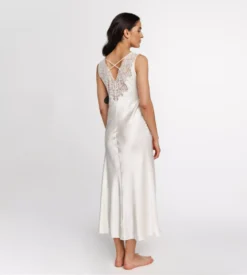 Nuisette Longue En Satin Et Dentelle Crème -Lingerie Sipp Boutique rio nuis longue satin dent 130cm cream 002 1