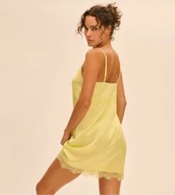 Simone Perele Nuisette Satin Secrets Jaune D'Été -Lingerie Sipp Boutique satin secrets nuisette 206 jaune d ete 3