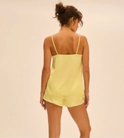 Simone Perele Short De Nuit Satin Secrets Jaune D'Été -Lingerie Sipp Boutique satin secrets short de nuit 206 jaune d ete 4
