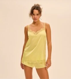 Simone Perele Top De Nuit Satin Secrets Jaune D'Été 5 Simone Perele Top De Nuit Satin Secrets Jaune D'Été -Lingerie Sipp Boutique satin secrets top de nuit 206 jaune d ete 5
