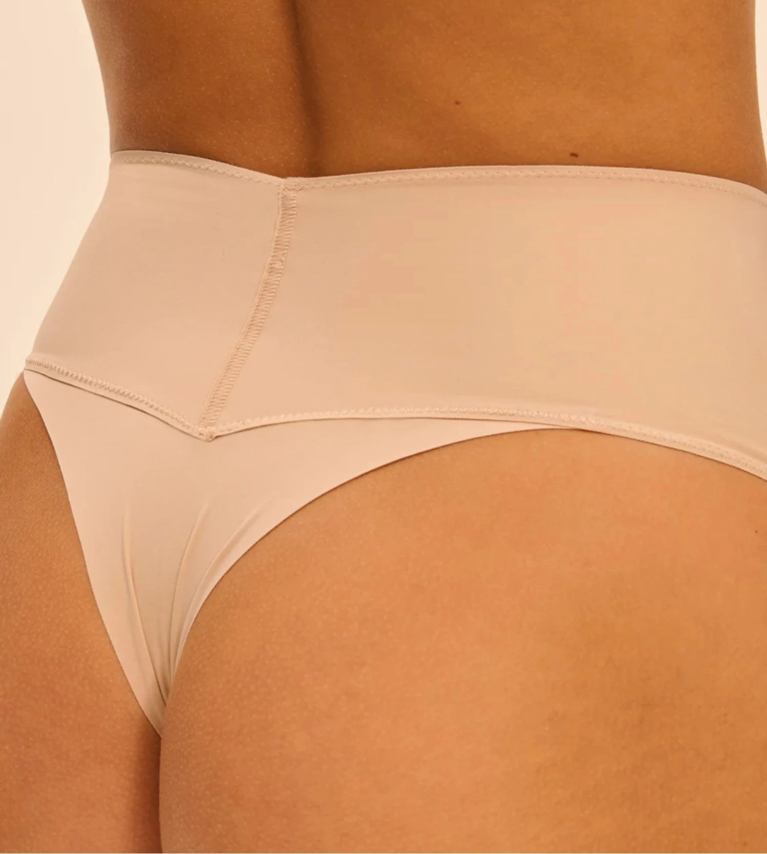 String taille haute gainant Beige Story Simone Perele String Taille Haute Gainant Beige Story -Lingerie Sipp Boutique story string gainant taille haute 739 peau rose beige 2