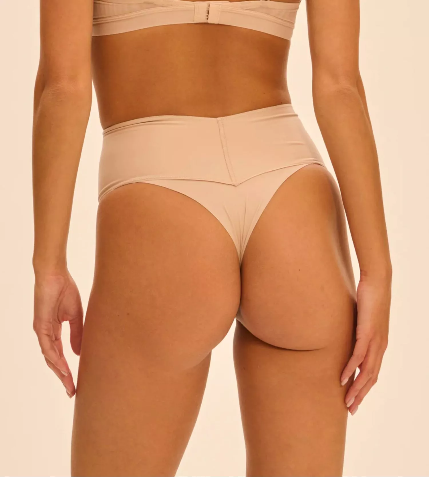 String taille haute gainant Beige Story Simone Perele String Taille Haute Gainant Beige Story -Lingerie Sipp Boutique story string gainant taille haute 739 peau rose beige