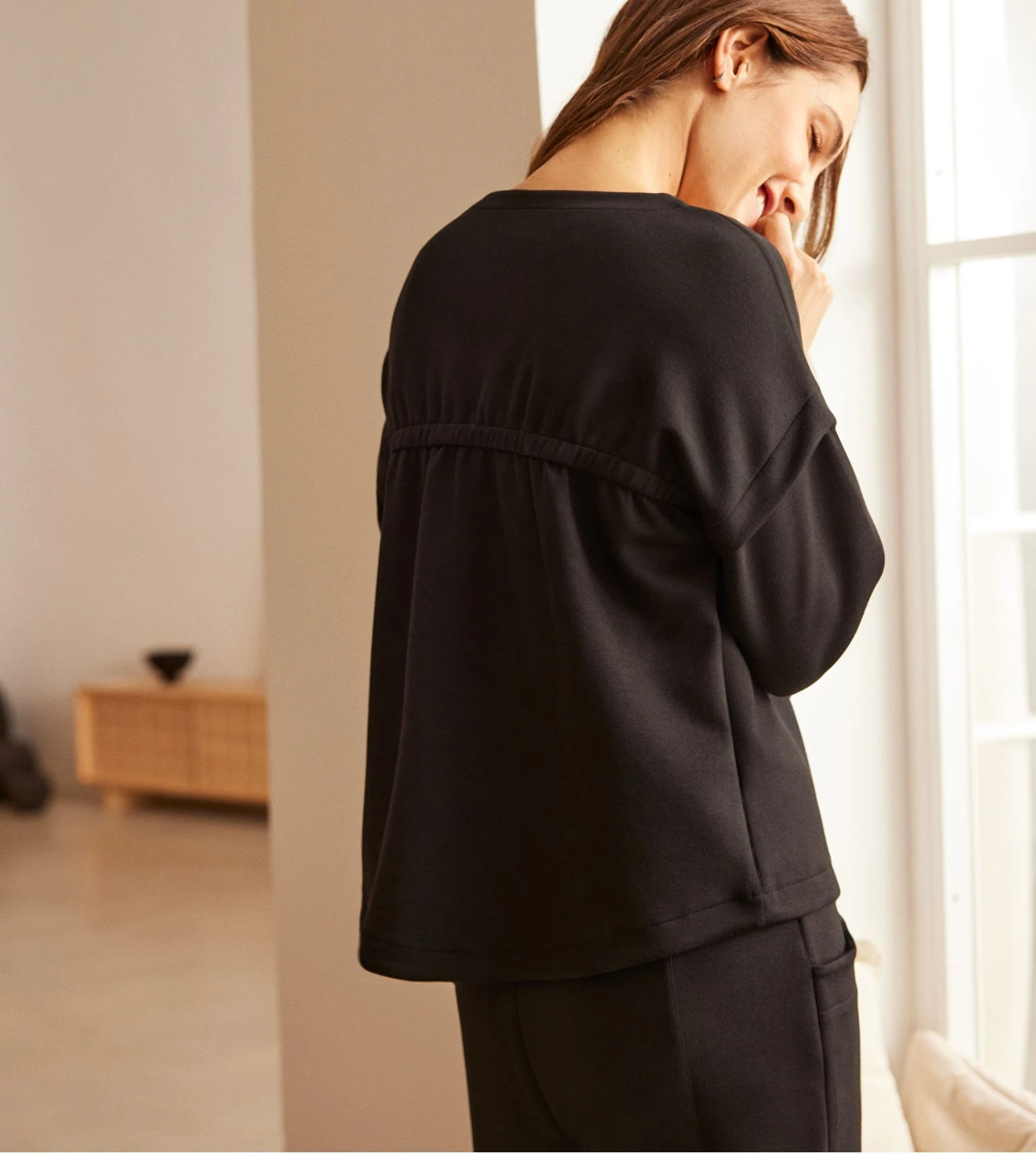 Sweatshirt col rond URBAN noir Sweatshirt Col Rond URBAN Noir -Lingerie Sipp Boutique sweat col rond black 2