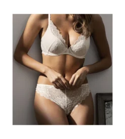 Wacoal Tanga Lace Perfection Gardenia 2 Wacoal Tanga Lace Perfection Gardenia -Lingerie Sipp Boutique tanga lace perfection gardenia 2